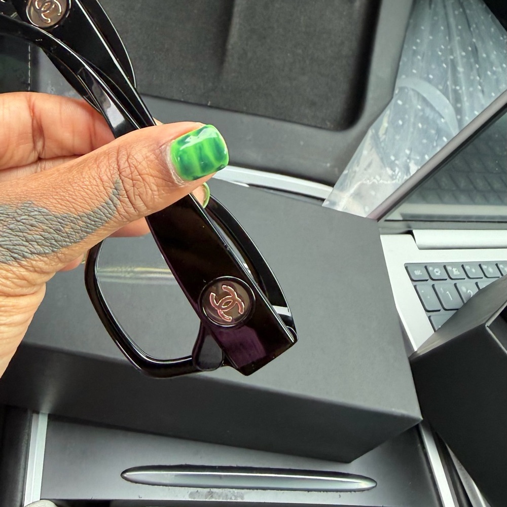 CHANEL Black Cat-Eye Glasses with Subtle Gloss - Picture 6 of 8